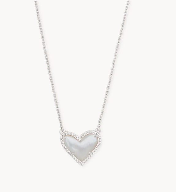 Ari Heart Short Pendant Necklace
